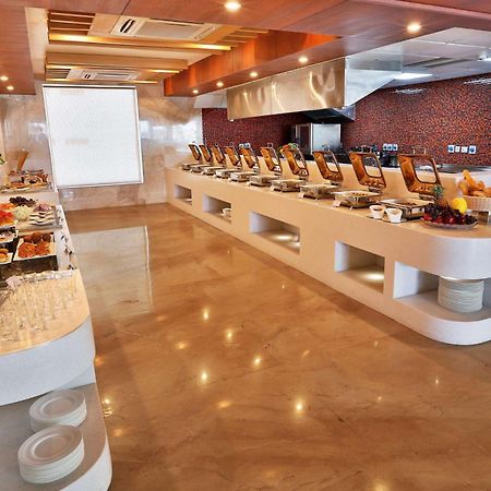 Ramada By Wyndham Ghaziabad Vasundhara Hotel Bagian luar foto