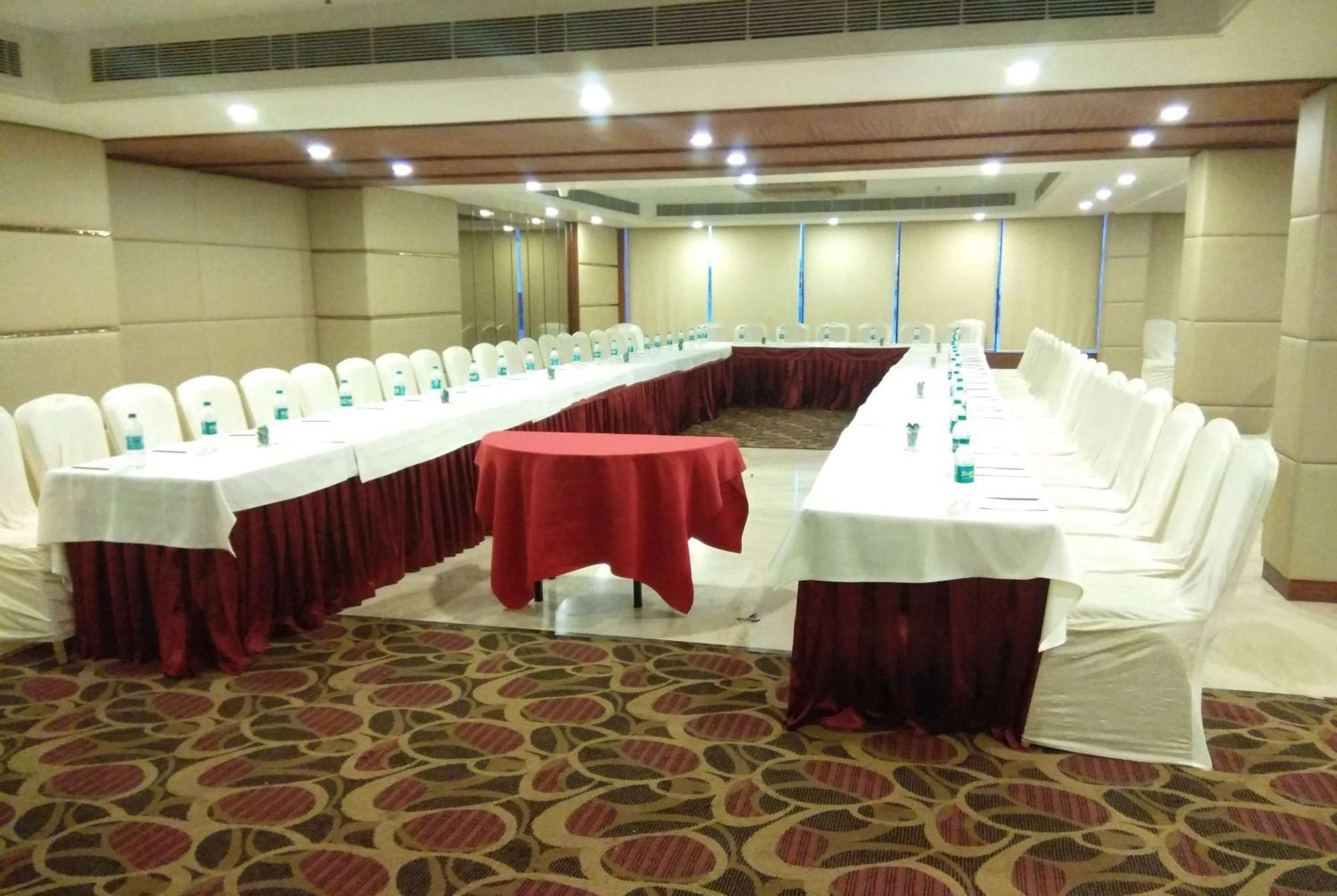 Ramada By Wyndham Ghaziabad Vasundhara Hotel Bagian luar foto