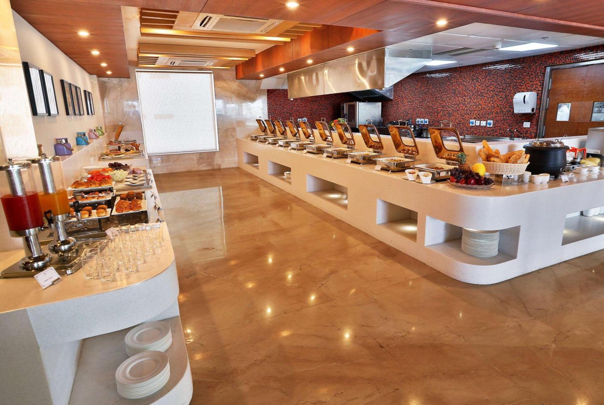 Ramada By Wyndham Ghaziabad Vasundhara Hotel Bagian luar foto