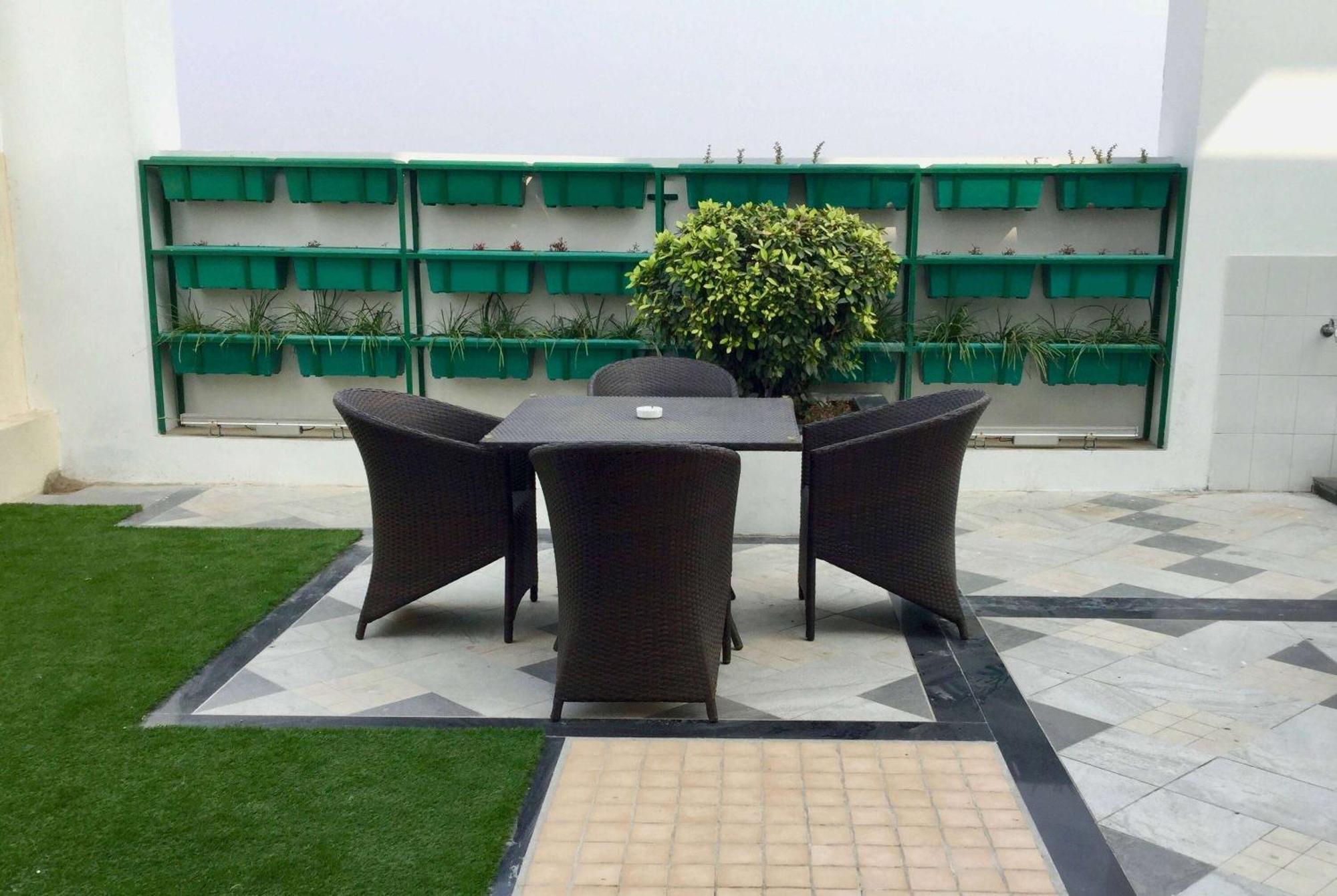 Ramada By Wyndham Ghaziabad Vasundhara Hotel Bagian luar foto