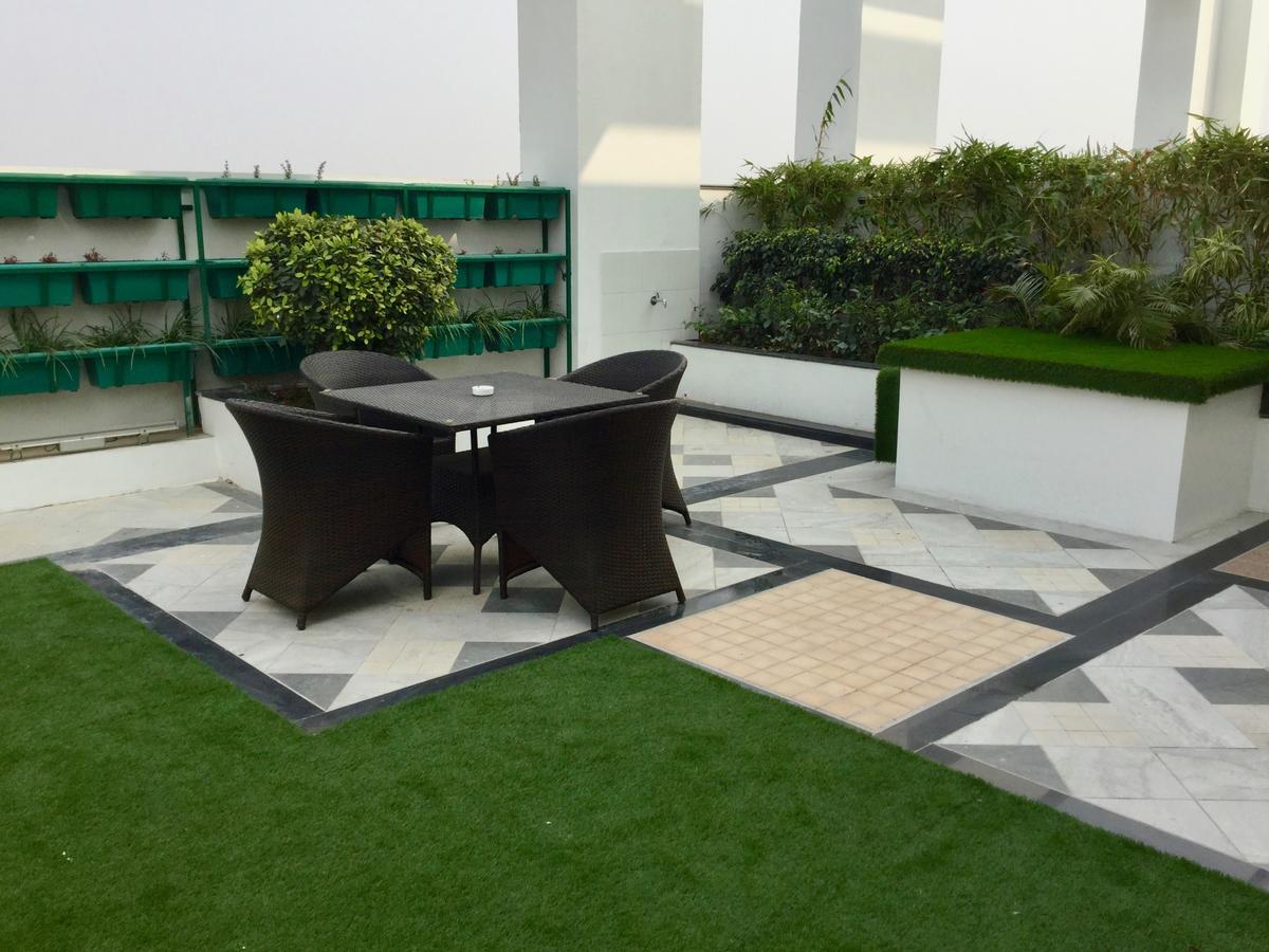 Ramada By Wyndham Ghaziabad Vasundhara Hotel Bagian luar foto
