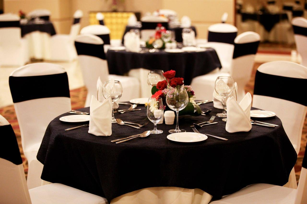 Ramada By Wyndham Ghaziabad Vasundhara Hotel Bagian luar foto