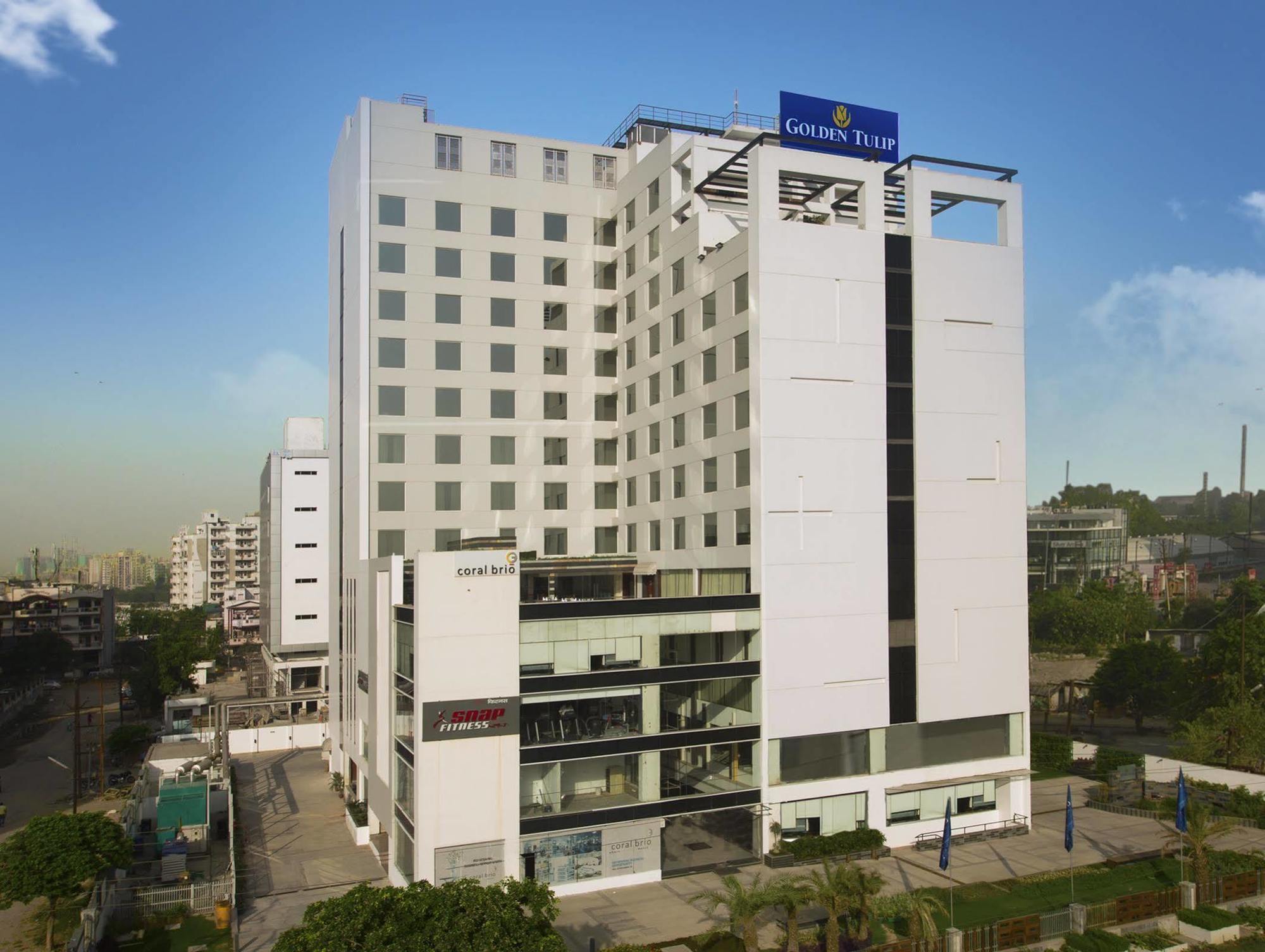 Ramada By Wyndham Ghaziabad Vasundhara Hotel Bagian luar foto