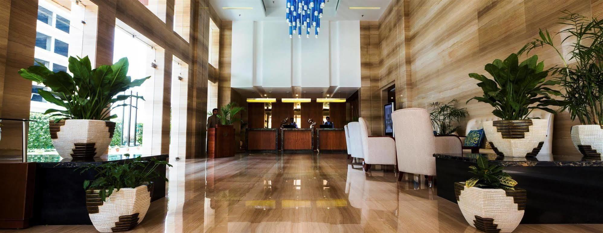 Ramada By Wyndham Ghaziabad Vasundhara Hotel Bagian luar foto